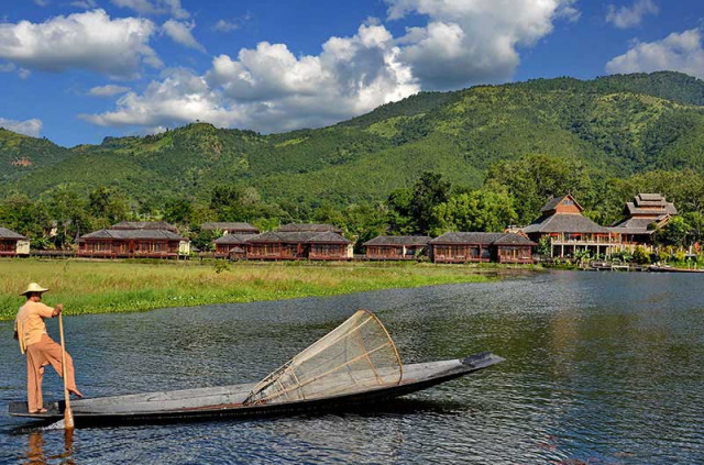 Myanmar - Lac Inle - Aureum Palace Resort - Vue depuis le lac Inle